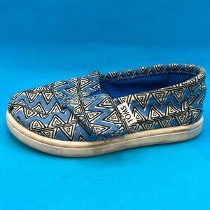 Toms easy on velcro sneakers Toddler 6, blue and white chevron